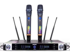 Micro không dây UGX30 hát karaoke gia đình sân khấu